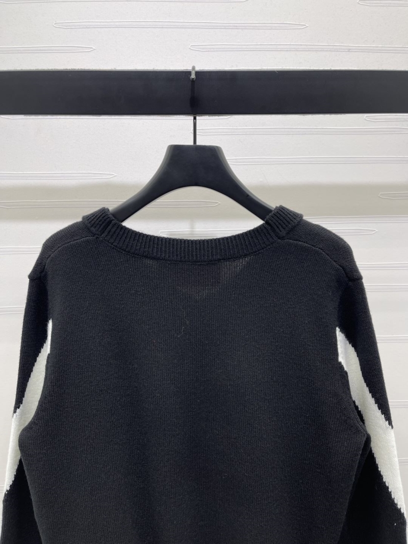 Va1e*ntin0 sweater